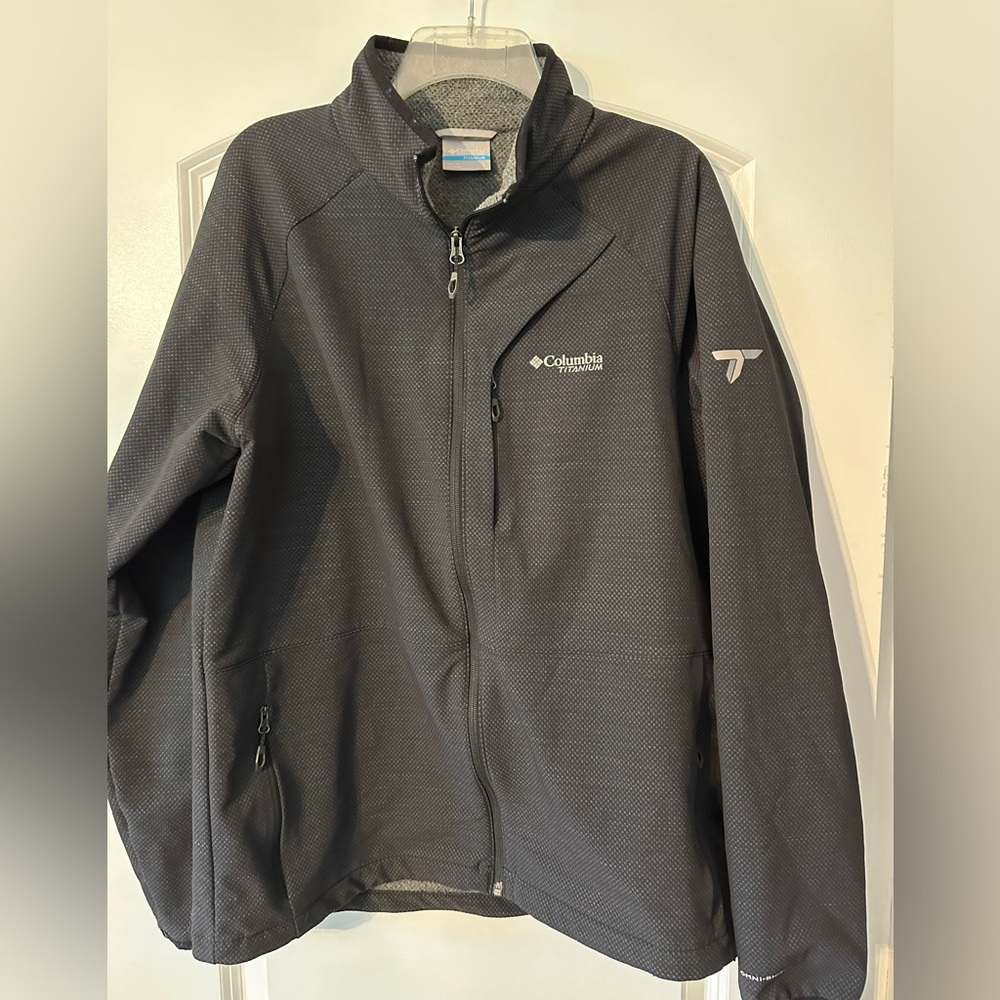 Columbia Titanium Gray Jacket size Large